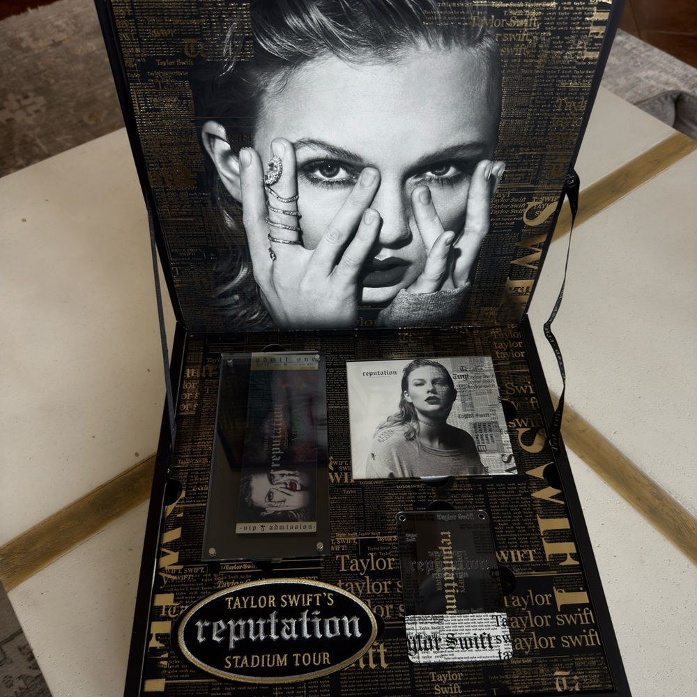 Taylor Swift Reputation VIP Box - Picture 2 of 7